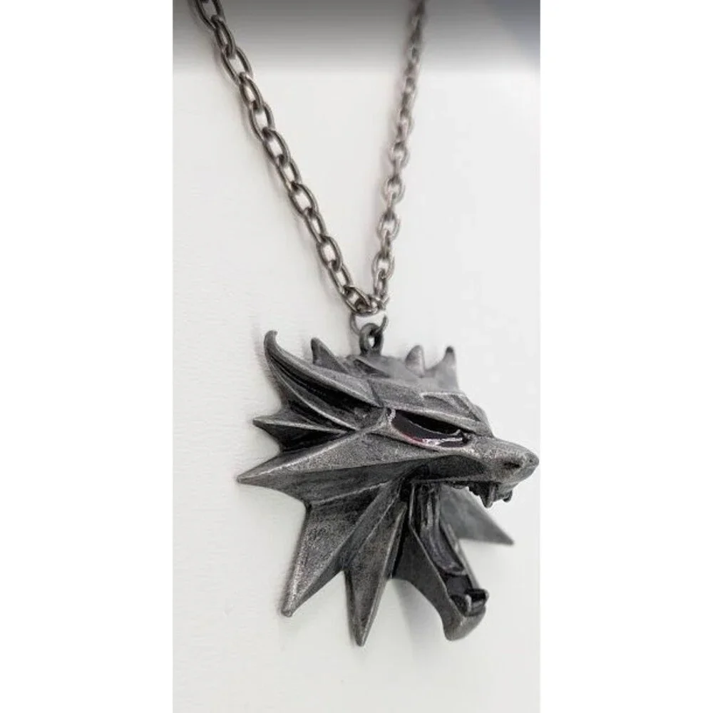 The Witcher Wolf Head Medallion Pendant Necklace Silver Tone Cosplay 20 Inches